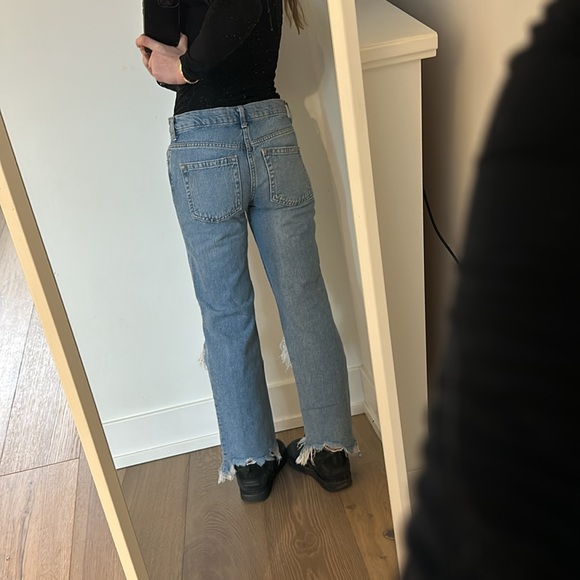 FREE PEOPLE ripped mid waist jeans - Picture 2 of 11